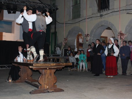 Mahai-gainekoa eta aurreskua