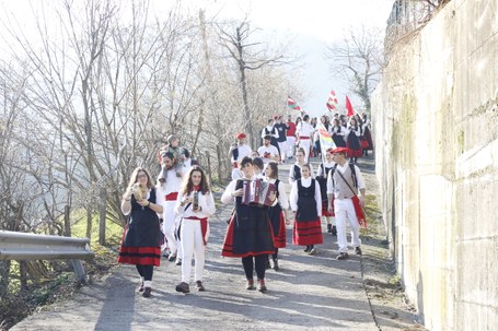 Ihote-dantzak, intxixuak eta sorginak