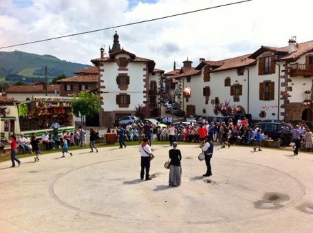 Ezpata-dantza eta mutil-dantzak