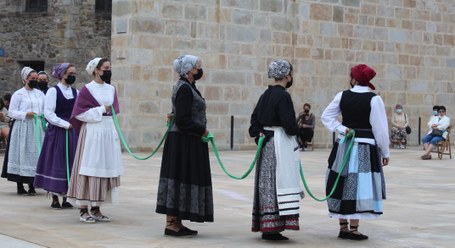 Emakumeen soka-dantza Emakumeen soka-dantza