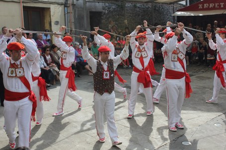 Ezpata-dantza eta aurreskua