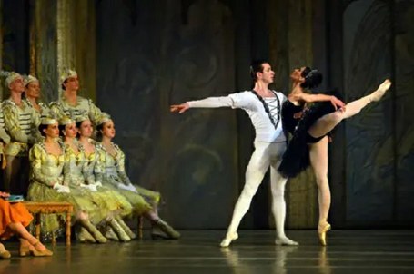 Ukrainako Ballet Klasikoa: Beltxargen Aintzira