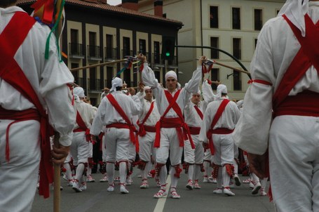 Bordon-dantza eta soka-dantza