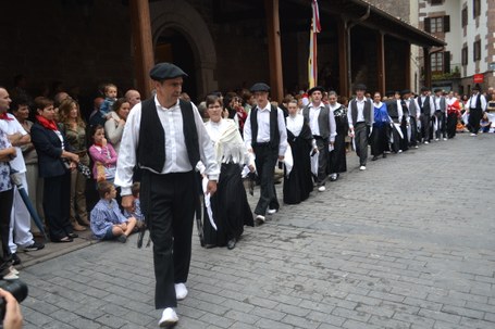 Bandera-dantza eta trapatan