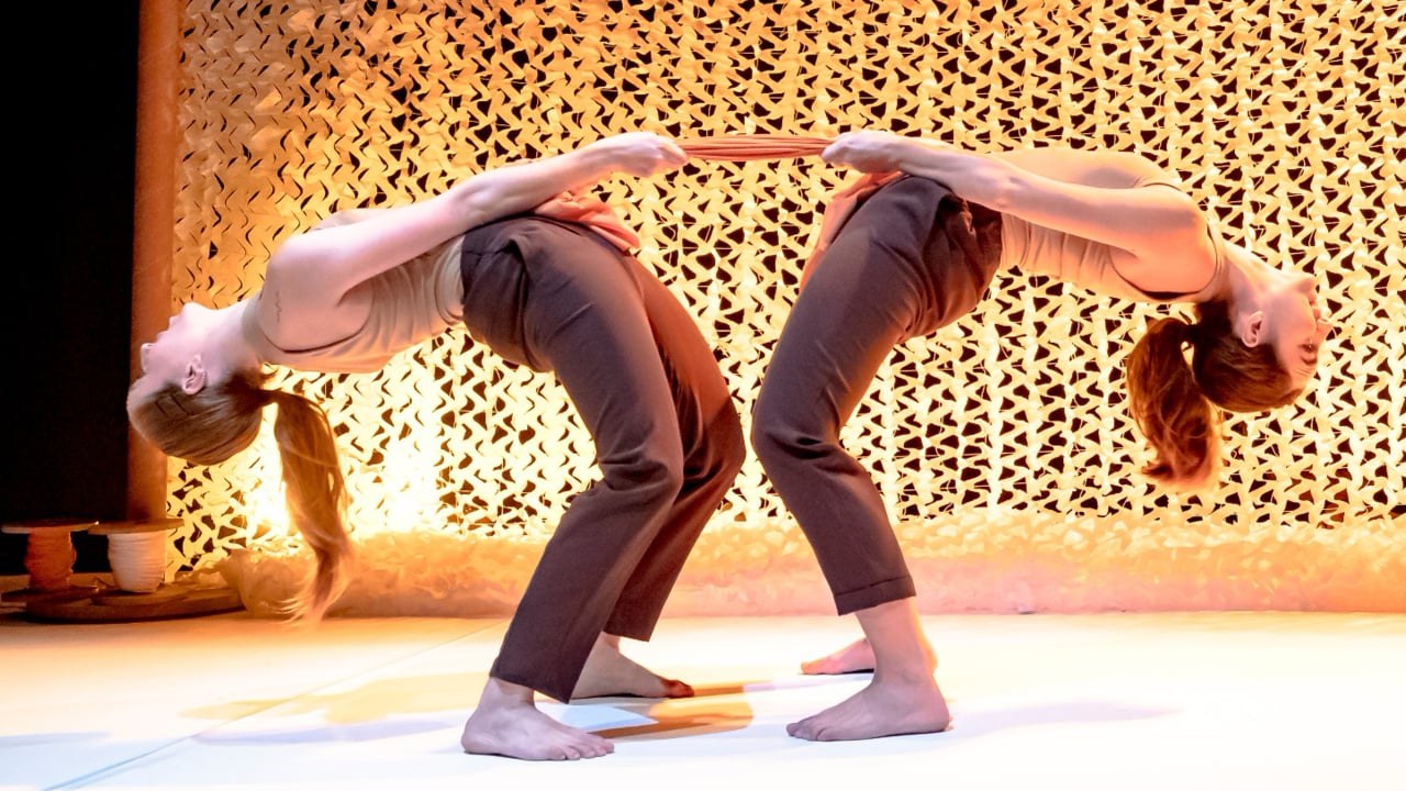 Dantzaz + Teatro Paraiso: Ehuna