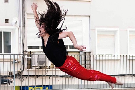  Ana Cotoré: Stage Diving