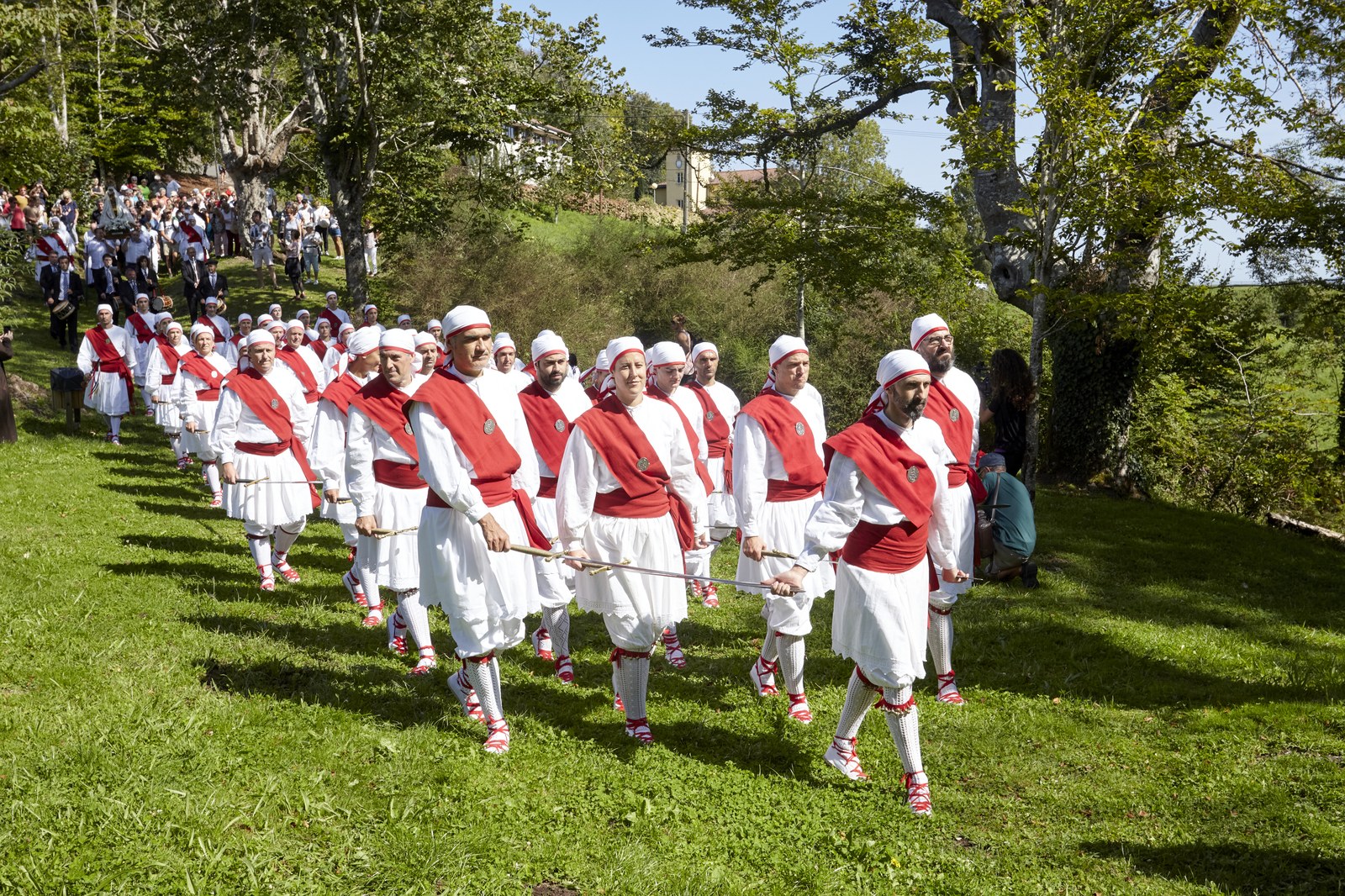 Arrateko Amaren dantzak