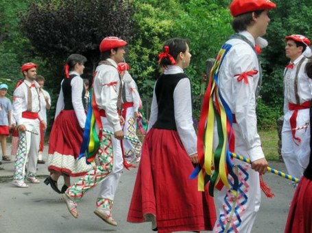 Arrola dantza taldea: Jauzi