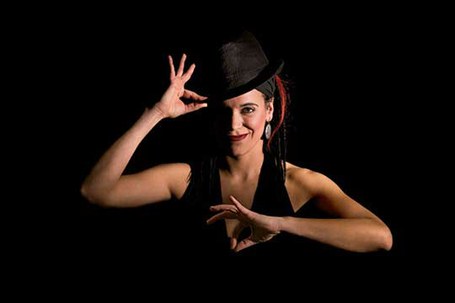 Arymux: Isiltasuna dantzatzen