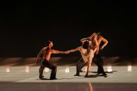 Ballets Jazz Montréal: Dance Me, musique de Leonard Cohen Ballets Jazz Montréal: Dance Me, musique de Leonard Cohen