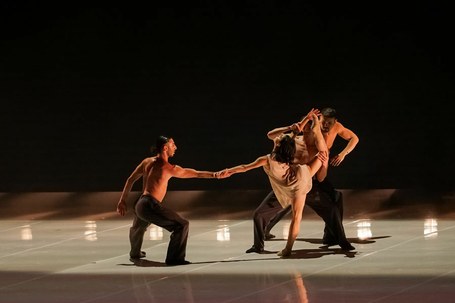 Ballets Jazz Montréal: Dance Me, musique de Leonard Cohen