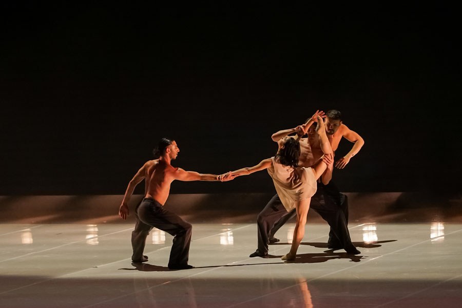 Ballets Jazz Montréal: Dance Me, musique de Leonard Cohen