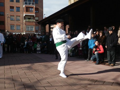 Elizaurreko aurreskua