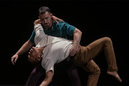 Cia Maximiliano Sanford e Yeinner Chicas: Vientre