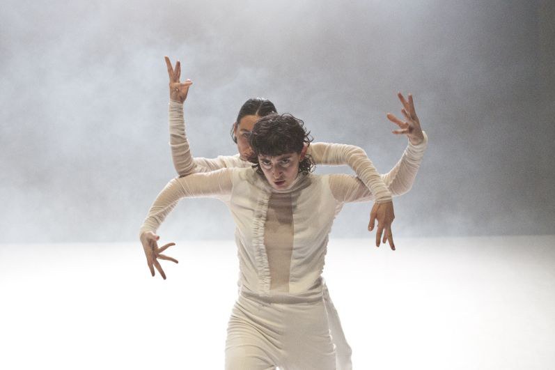 Company Opus Ballet: Behind you
