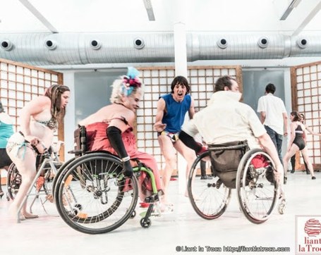 Con/Sin/In-Tacto + Leiho zikin, zeru garbi + La levedad