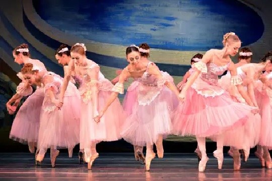 Ukrainako Ballet Klasikoa: Intxaur-hauskailua