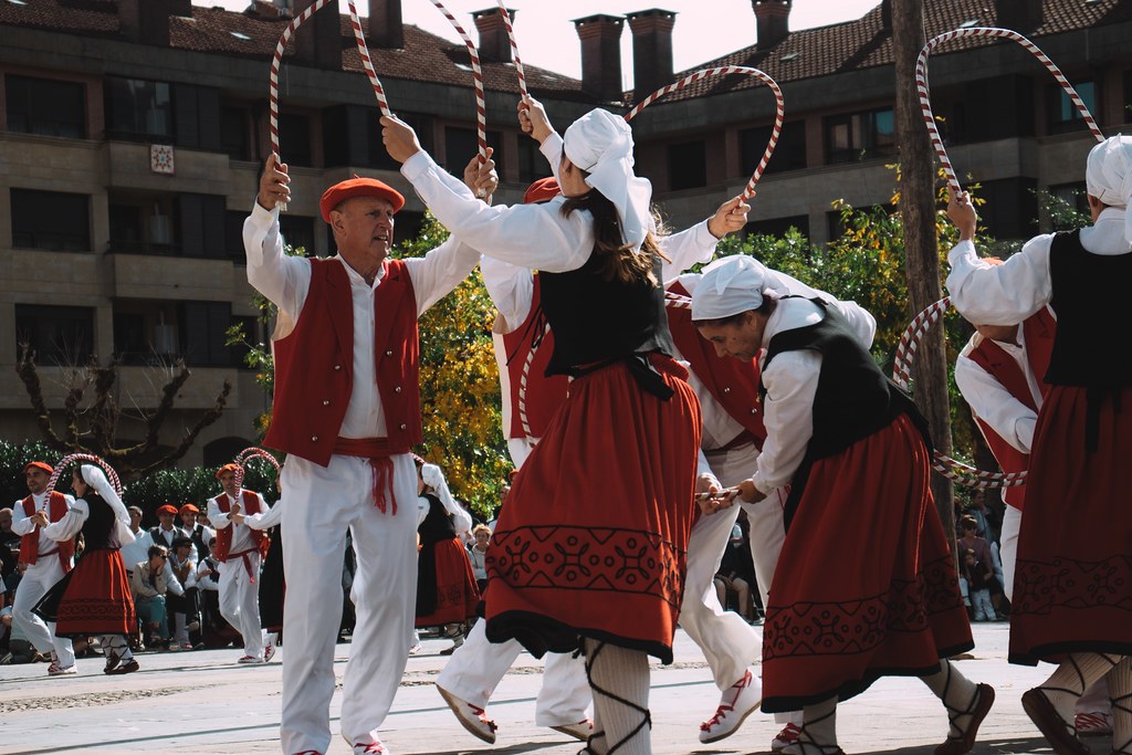 Gorulari-dantzak, dantzari-dantza laburtuta eta erregelak