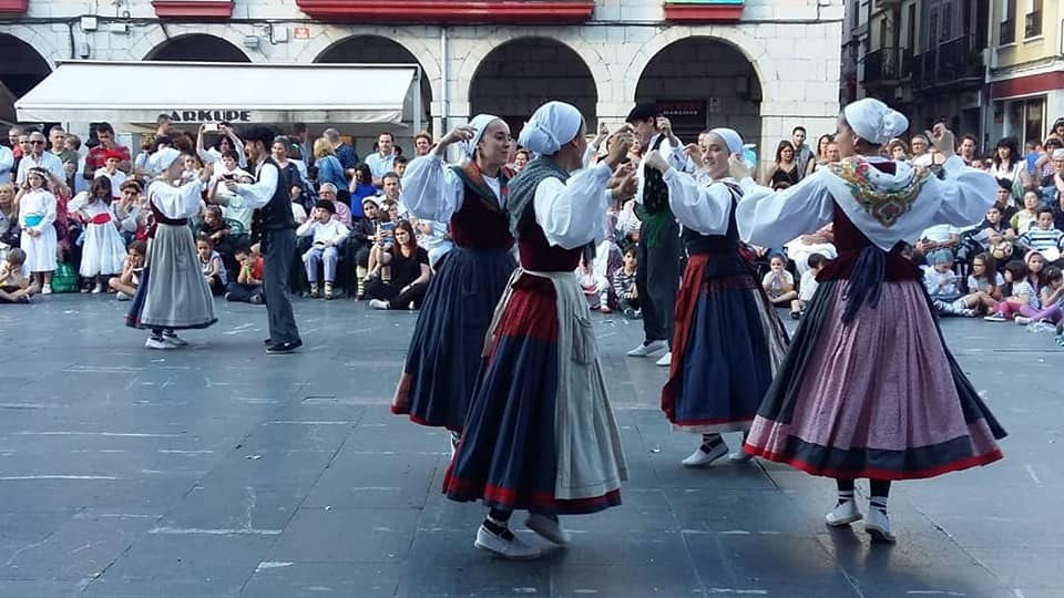 Dantza Jaialdia: Elai Alai, Andra Mari, Argia