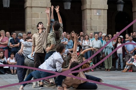 Dantzaz: Basotik itsasora