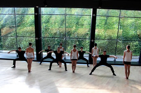 Dantzaz: Bisita gidatuak Balentziaga museoan