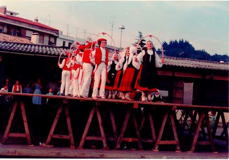 Eraiki dantza taldeak 40 urte