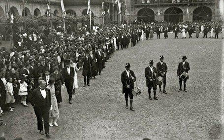 Eusko Ikaskuntzaren Mendeurreneko Aurreskua