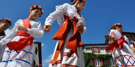 Ezpela: dantza emanaldia