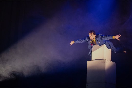 Fernando Leija / Flores Teatro Danza: Miedo come todo... sueños al vuelo