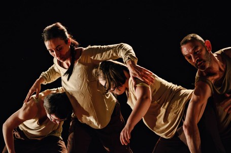 Fritsch konpainia: Mesa para tr3s