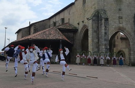 Goi-alde: dantza erakustaldia