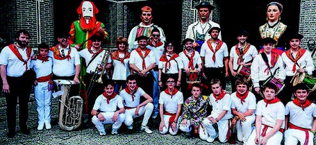 Haurrek erraldoiekin dantzatzeko tailerra