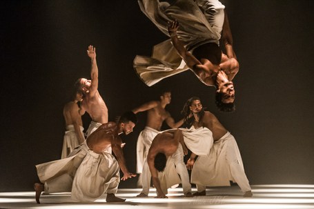 Hervé Koubi: Egunak gauari zor diona