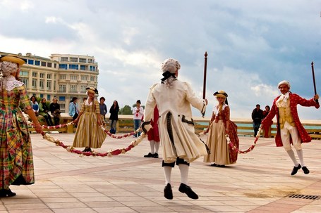 Hitzaldia: Bayonne - Fêtes et pamperruques