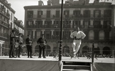 Hitzaldia: Donostiako dantzaeraren bilakaera Hitzaldia: Donostiako dantzaeraren bilakaera