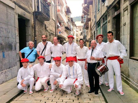 Hondarribia dantzan Hondarribia dantzan