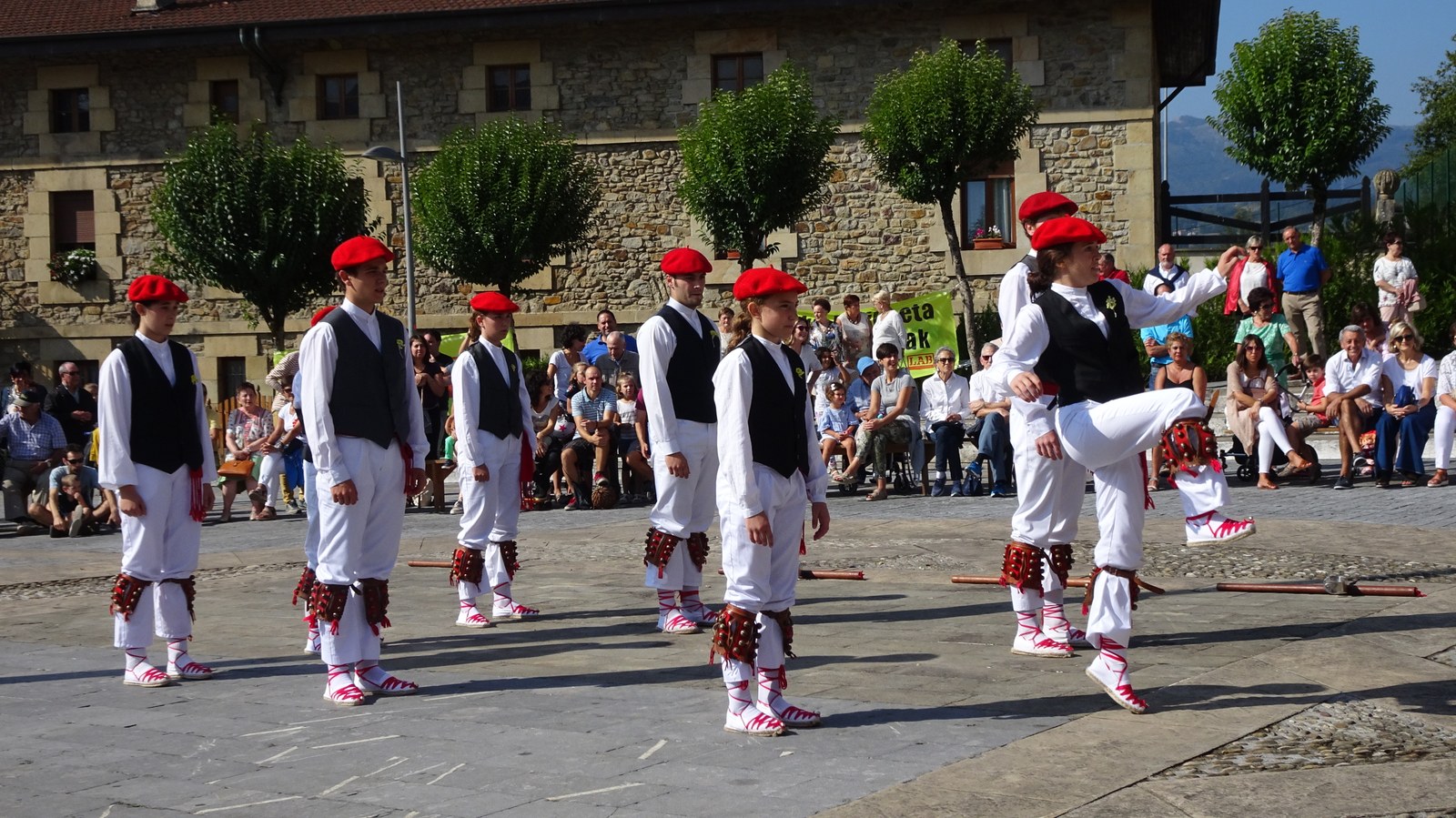 Kemen eta Iurretako dantzariak