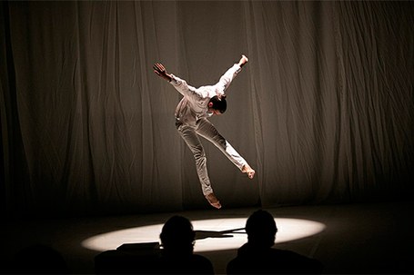 La Sala: Una ciudad de sombras