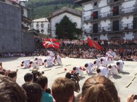 Ezpata-dantza eta ingurutxoa Ezpata-dantza eta ingurutxoa