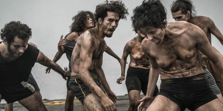 Lia Rodrigues: Para que o céu não caia Lia Rodrigues: Para que o céu não caia