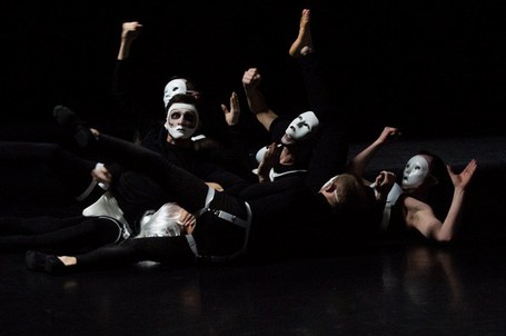 Liminal konpainia / Aurélien Richard: Revue Macabre Liminal konpainia / Aurélien Richard: Revue Macabre