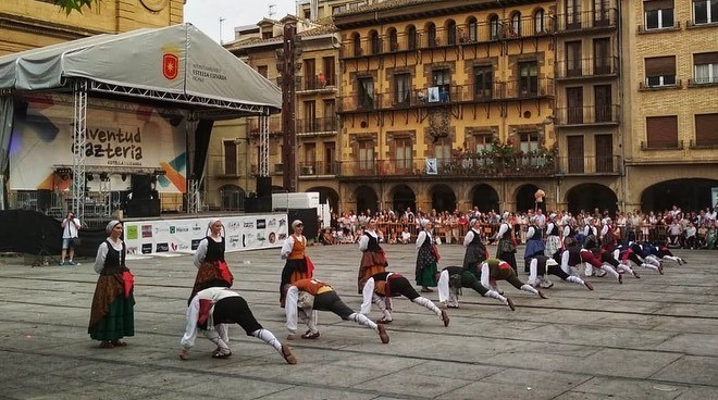 Larrain-dantza