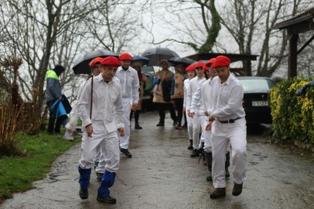 Puska biltzea eta inauteri dantzak