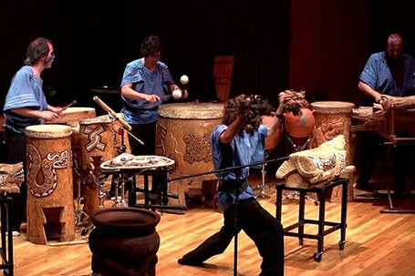 Lluvia de palos: Ojos de tierra