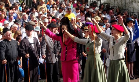 Mahai-ingurua: Emazteak Pastoralean