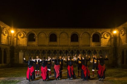 Nafarroako Dantzarien Biltzarra: Batzen