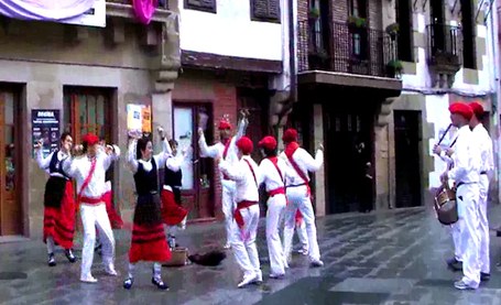 Ihote-dantzak, intxixuak eta sorginak Ihote-dantzak, intxixuak eta sorginak