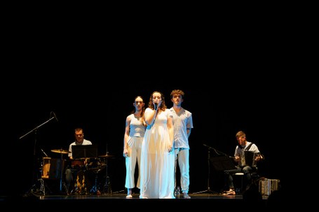 Oinkari: ura gara bidean