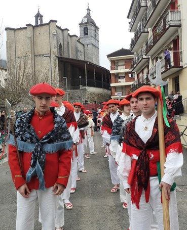 Puska biltzea eta inauteri dantzak