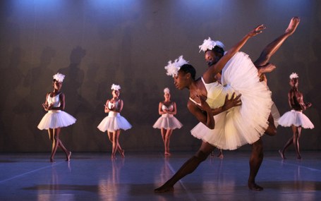 The Dance Factory: Dada Masiloren Beltxargaren aintzira